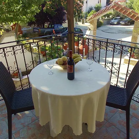 Kentia Skála Marión